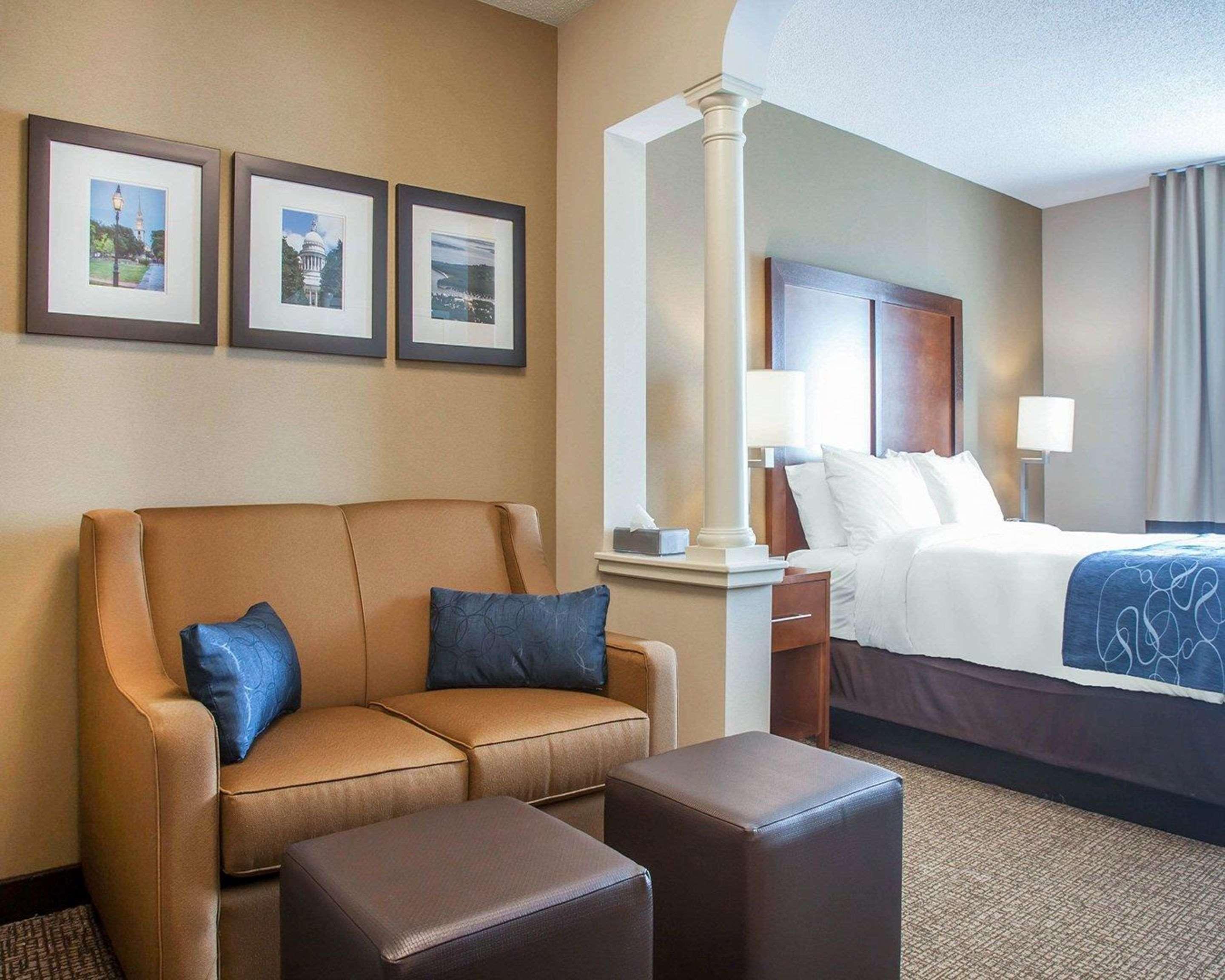 Comfort Suites West Warwick - Providence Exterior foto