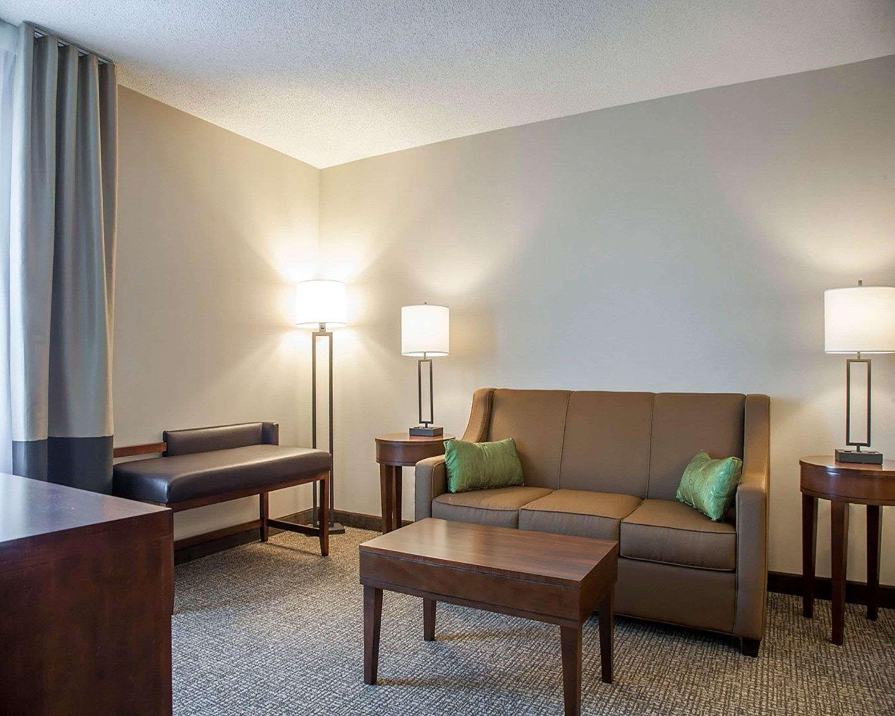 Comfort Suites West Warwick - Providence Exterior foto