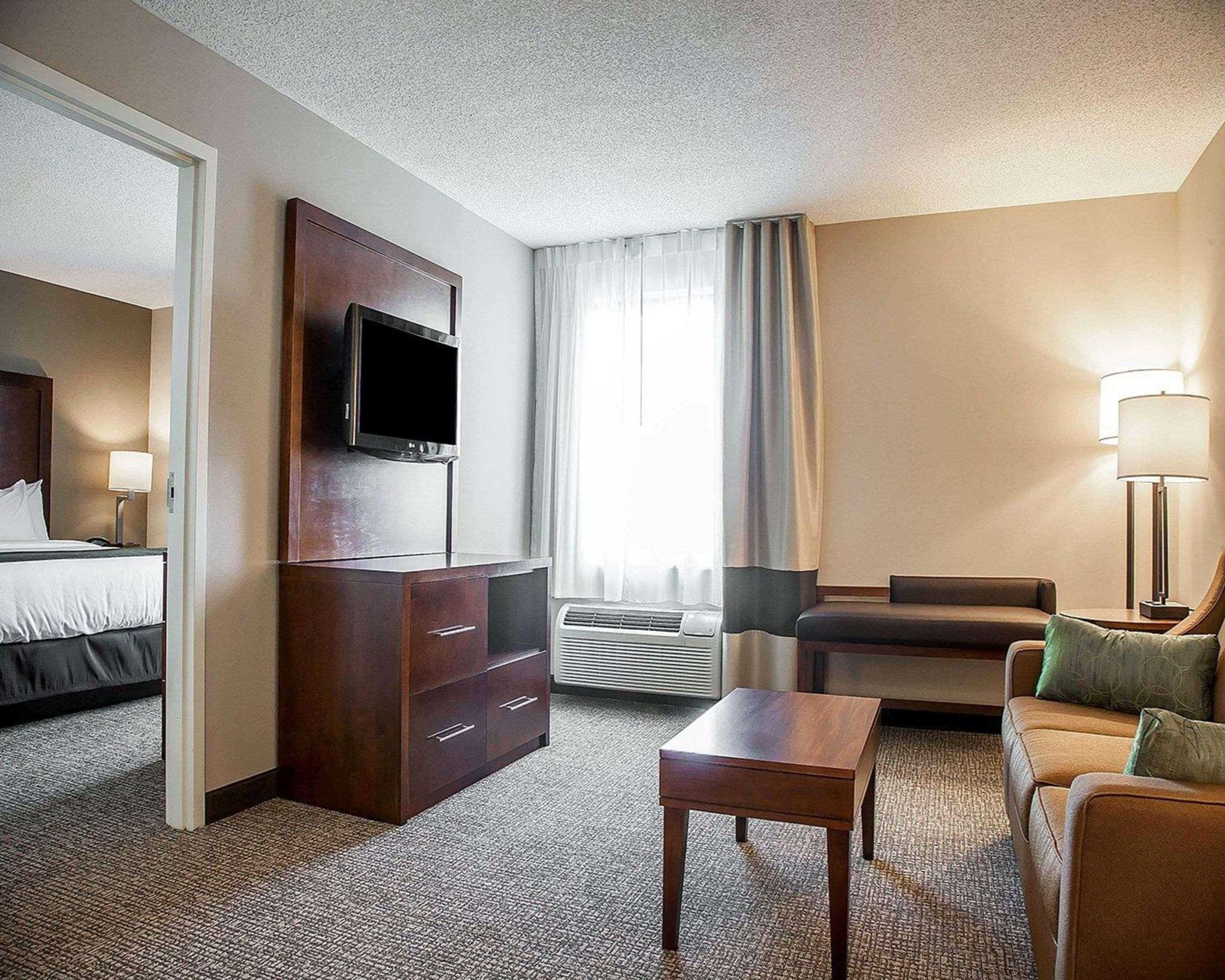 Comfort Suites West Warwick - Providence Exterior foto
