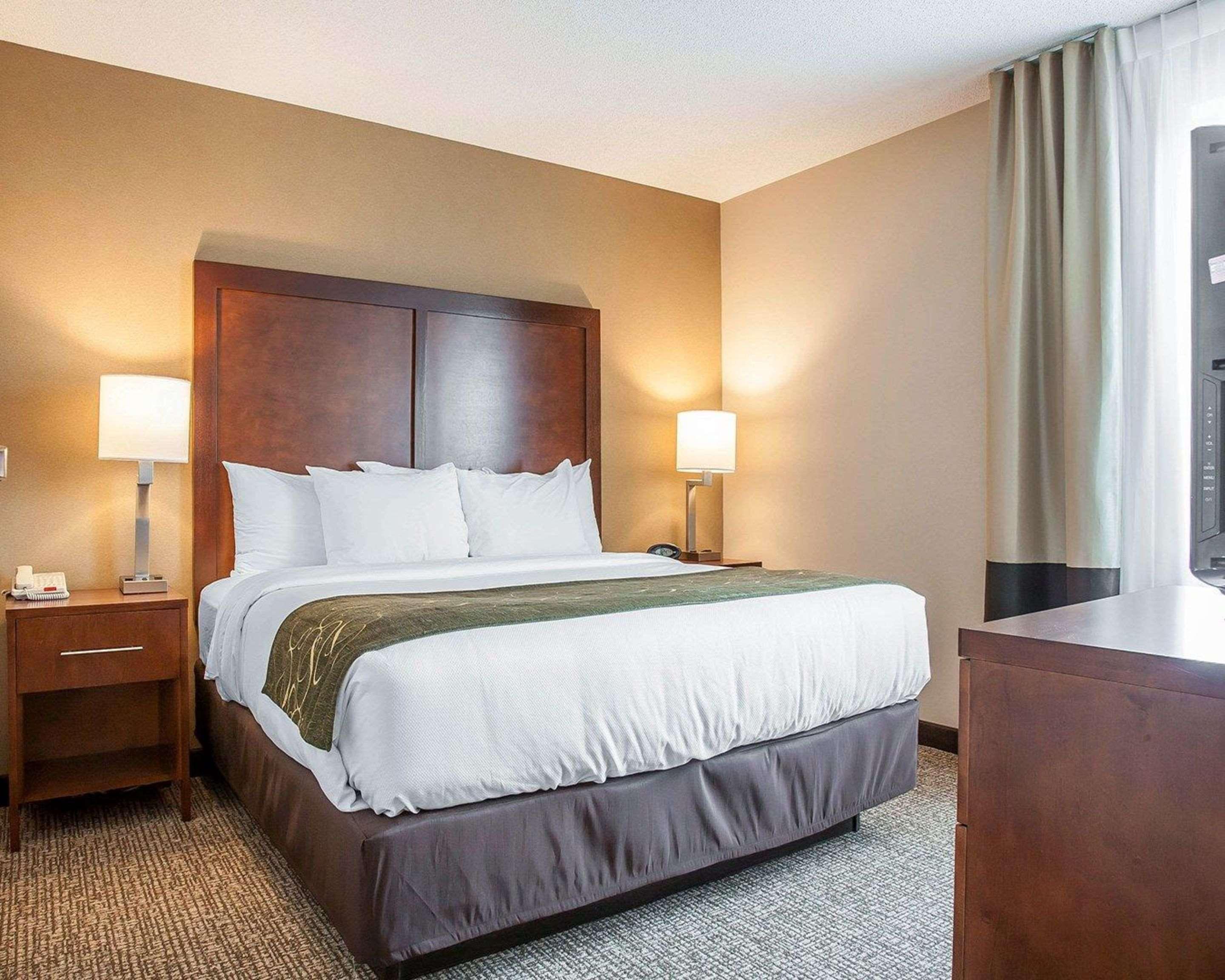 Comfort Suites West Warwick - Providence Exterior foto