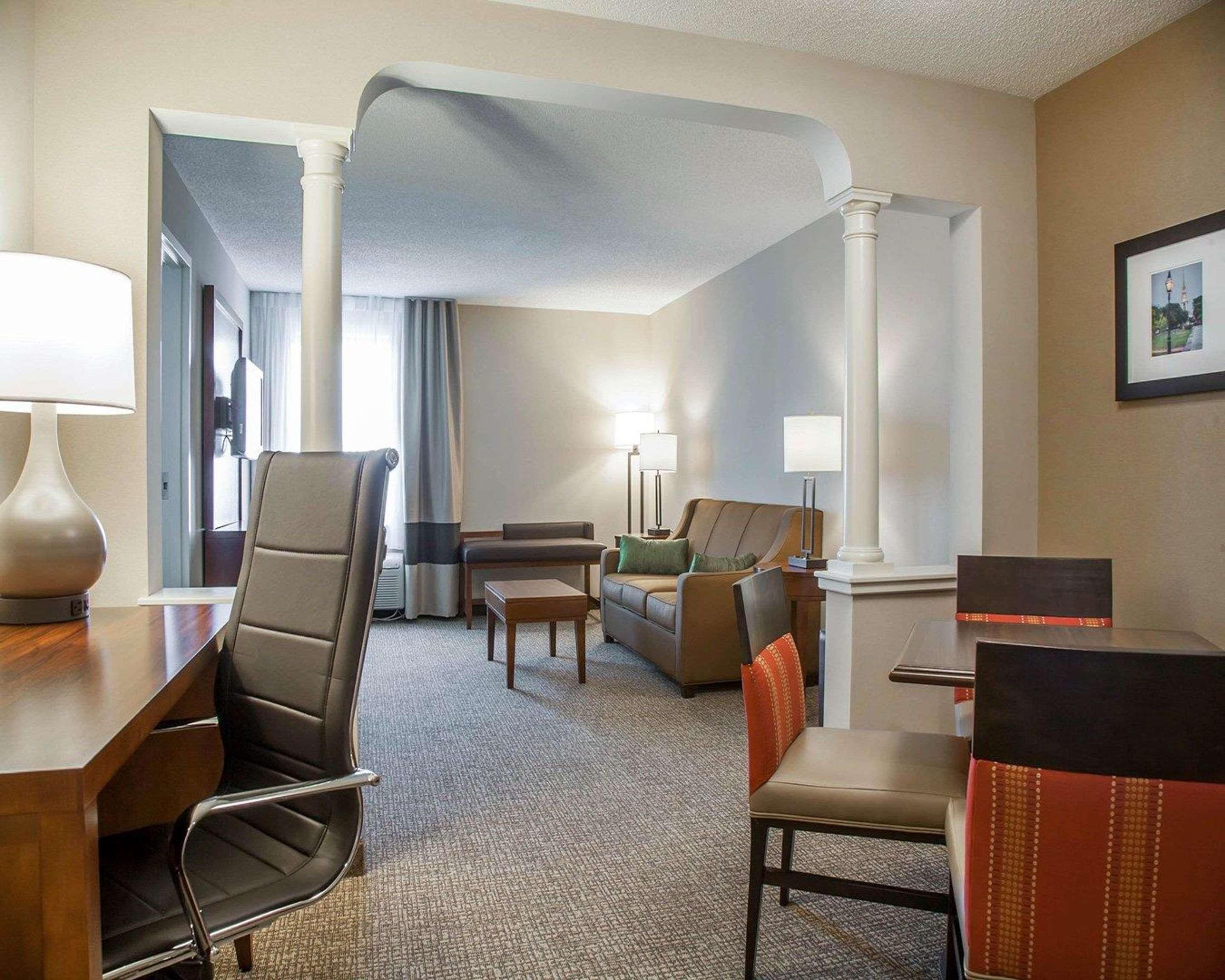 Comfort Suites West Warwick - Providence Exterior foto