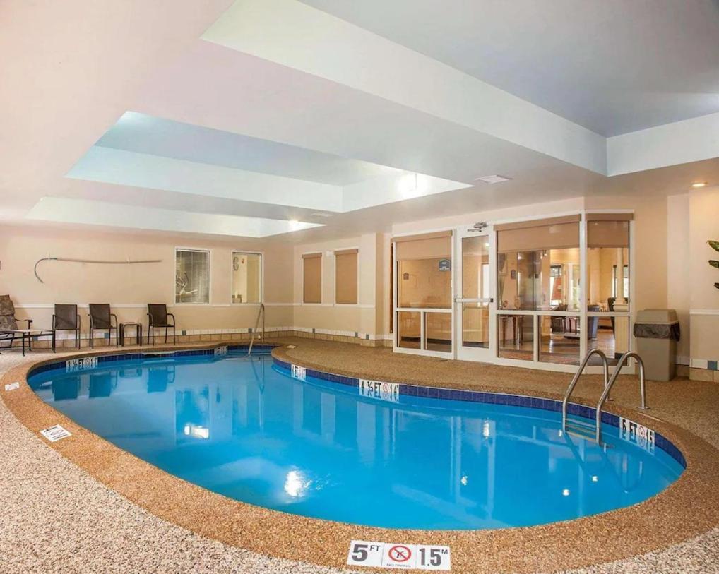 Comfort Suites West Warwick - Providence Exterior foto